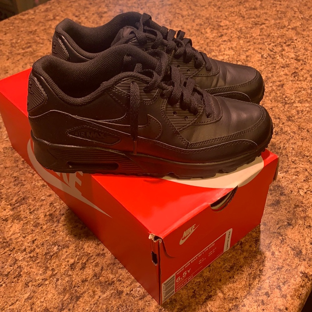 EUC Nike Air Max 90 Black Leather Boys 6.5 or Womens 8